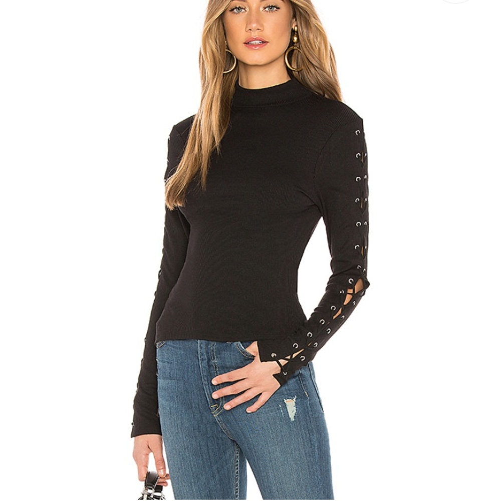 Lace up sleeve long sleeve top!